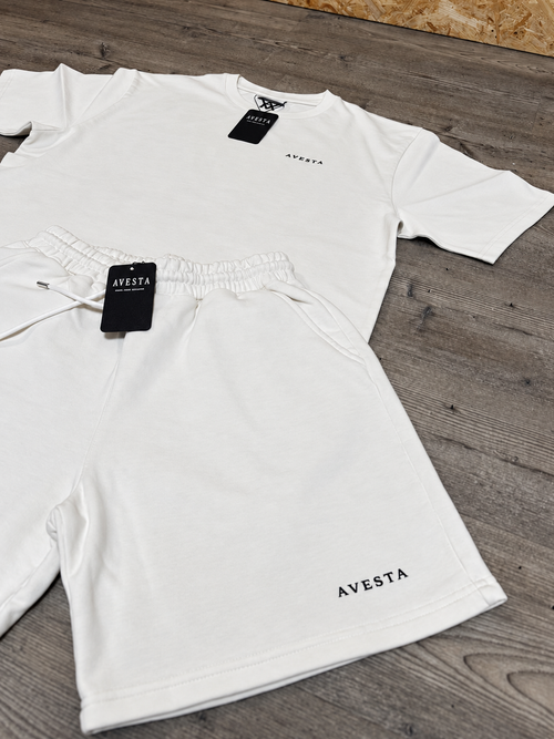 AVESTA Set1 - Schwarze Stickerei