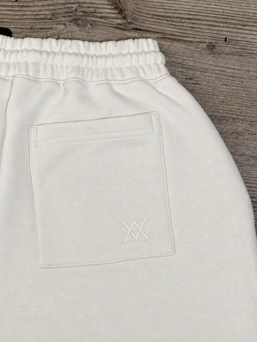 AVESTA Shorts - Weiße Stickerei